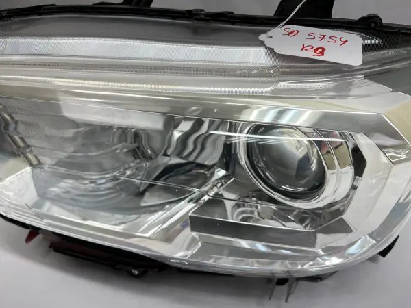2016 2017 2018 2019 2020 2021 2022 TOYOTA TACOMA HALOGEN LEFT OEM HEADLIGHT - Image 9
