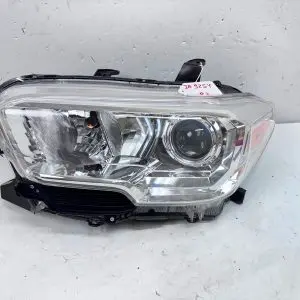 2016 2017 2018 2019 2020 2021 2022 TOYOTA TACOMA HALOGEN LEFT OEM HEADLIGHT