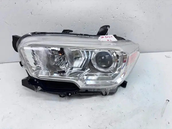 2016 2017 2018 2019 2020 2021 2022 TOYOTA TACOMA HALOGEN LEFT OEM HEADLIGHT