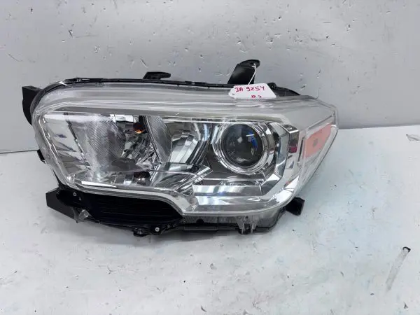 2016 2017 2018 2019 2020 2021 2022 TOYOTA TACOMA HALOGEN LEFT OEM HEADLIGHT - Image 2