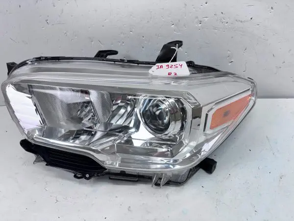2016 2017 2018 2019 2020 2021 2022 TOYOTA TACOMA HALOGEN LEFT OEM HEADLIGHT - Image 3