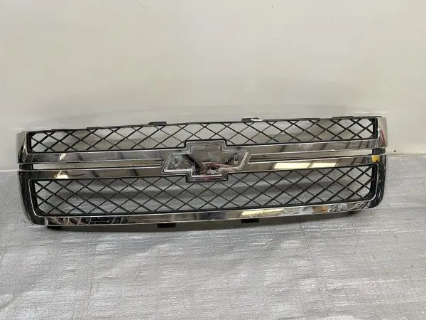 2007 2008 2009 2010 2011 2012 2013 CHEVY SILVERADO 2500 3500 FRONT OEM GRILLE
