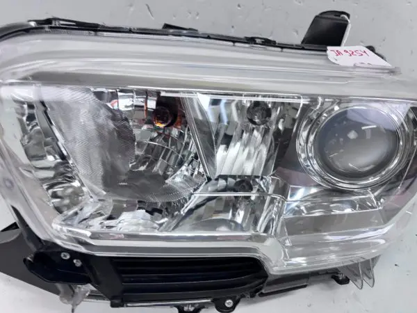 2016 2017 2018 2019 2020 2021 2022 TOYOTA TACOMA HALOGEN LEFT OEM HEADLIGHT - Image 14