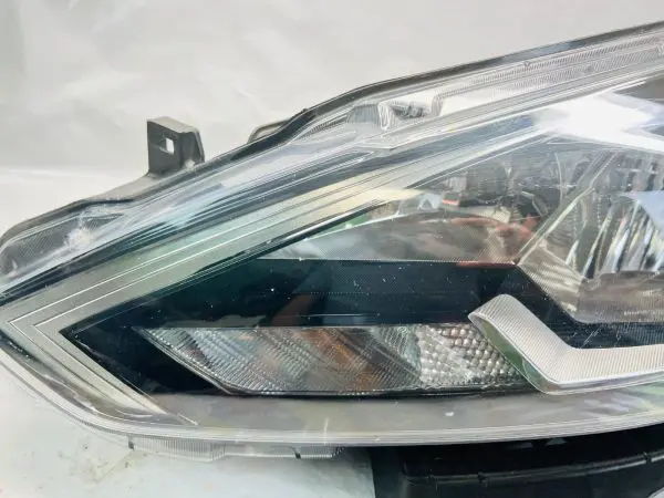 2016 2017 2018 2019 NISSAN SENTRA HALOGEN FRONT LEFT OEM HEADLIGHT - Image 2