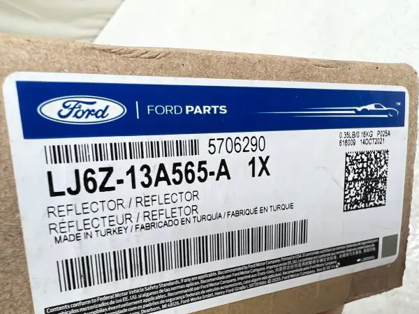 LJ6Z13A565A 2020 2021 2022 2023 FORD ESCAPE REAR RIGHT OEM REFLECTOR GENUINE - Image 9