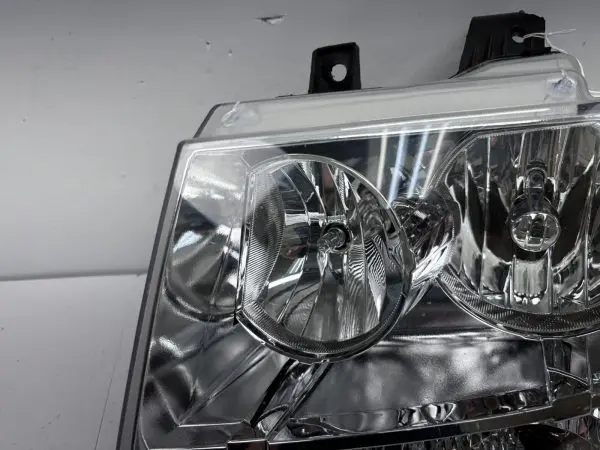 2007 2008 2009 2010 2011 2012 2013 2014 TAHOE SUBURBAN AVALANCHE LEFT  HEADLIGHT - Image 4