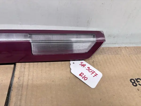 OEM 84419006  2019-2024 CHEVY SILVERADO 1500 LED THIRD BRAKE LIGHT TAIL LIGHT - Image 3
