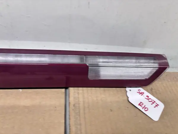OEM 84419006  2019-2024 CHEVY SILVERADO 1500 LED THIRD BRAKE LIGHT TAIL LIGHT - Image 4