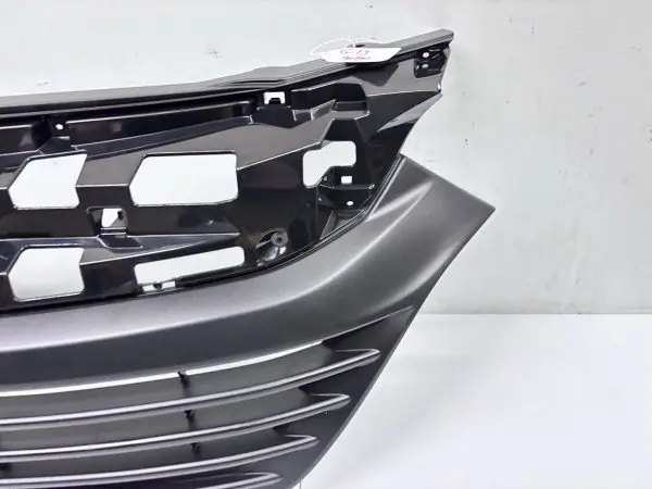 OEM GENUINE 2019 2020 2021 2022 HONDA HRV GRILLE 71121-t7w-a11 - Image 3