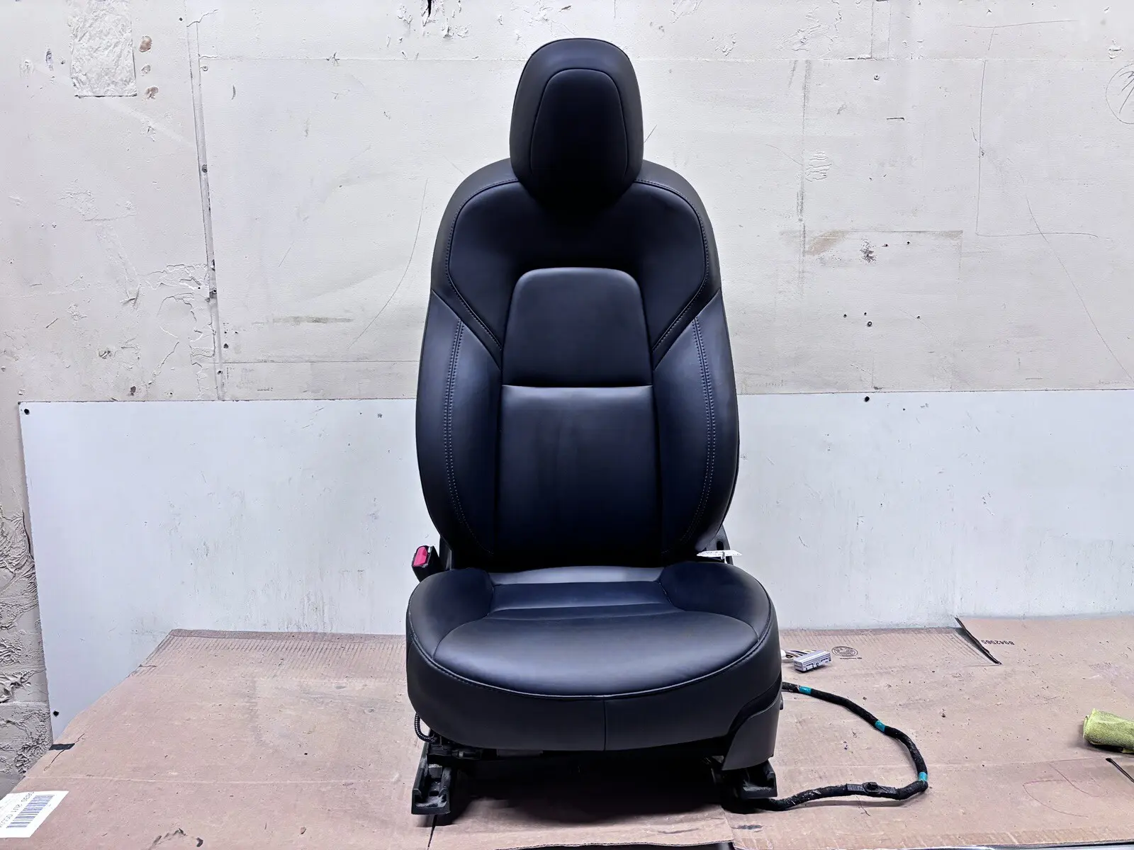 OEM 1456942-00-C 2017-2020 2021 2022 2023 Tesla Model 3 Front Left Driver Seat