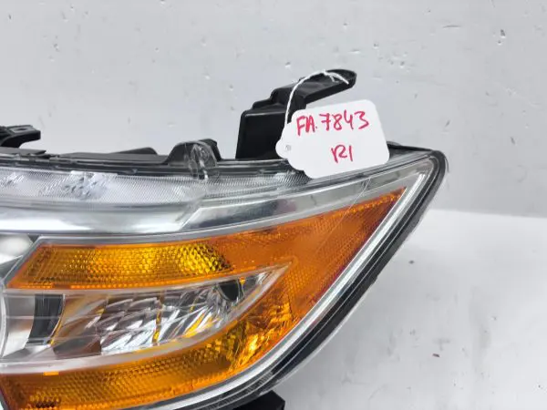 2011 2012 2013 2014 2015 2016 2017 HONDA ODYSSEY HALOGEN  LEFT OEM HEADLIGHT - Image 5