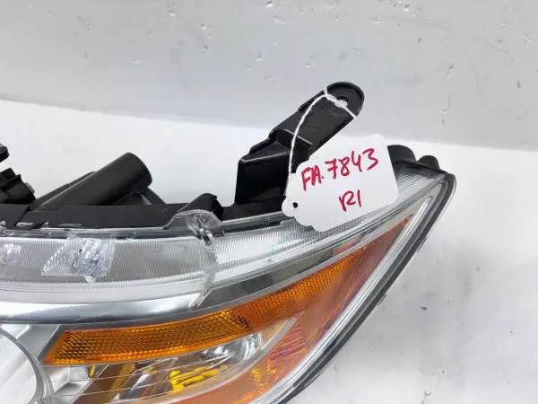 2011 2012 2013 2014 2015 2016 2017 HONDA ODYSSEY HALOGEN  LEFT OEM HEADLIGHT - Image 6