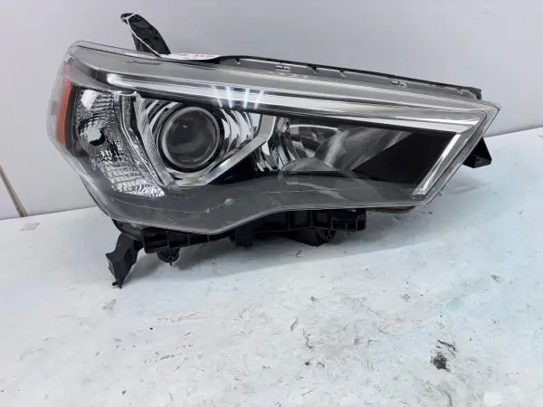 2014 2015 2016 2017 2018 2019 2020 TOYOTA 4RUNNER HALOGEN RIGHT OEM HEADLIGHT - Image 2