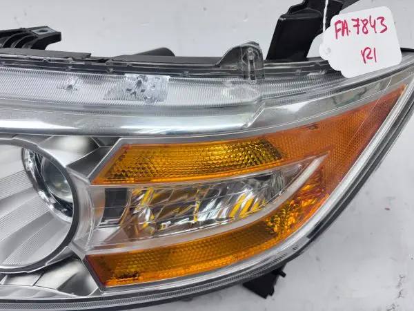 2011 2012 2013 2014 2015 2016 2017 HONDA ODYSSEY HALOGEN  LEFT OEM HEADLIGHT - Image 15