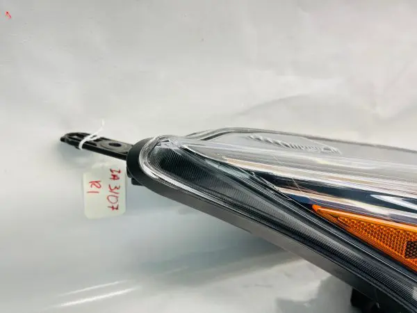 🎈ALL TABS🎈 2020 2021 2022 NISSAN VERSA HALOGEN  FRONT RIGHT OEM HEADLIGHT - Image 9