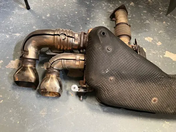 85550940 2020 2021 2022 2023 Chevy Corvette C8 Rear Oem Exhaust Muffler - Image 12