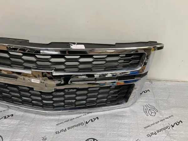 2015 2016 2017 2018 2019 2020 CHEVY TAHOE SUBURBAN OEM GRILLE CHROME 23440914 - Image 2