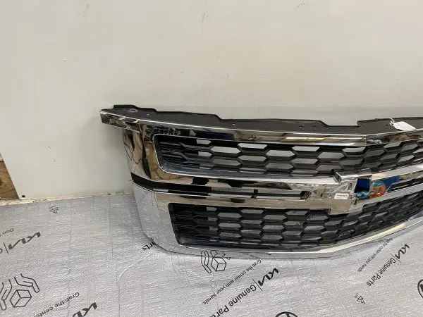 2015 2016 2017 2018 2019 2020 CHEVY TAHOE SUBURBAN OEM GRILLE CHROME 23440914 - Image 3