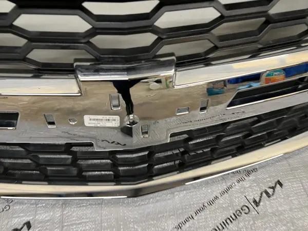 2015 2016 2017 2018 2019 2020 CHEVY TAHOE SUBURBAN OEM GRILLE CHROME 23440914 - Image 6