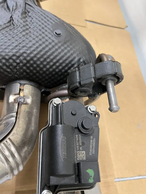 85550940 2020 2021 2022 2023 Chevy Corvette C8 Rear Oem Exhaust Muffler - Image 11