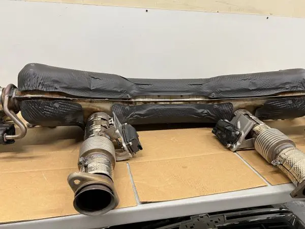 85550940 2020 2021 2022 2023 Chevy Corvette C8 Rear Oem Exhaust Muffler - Image 13
