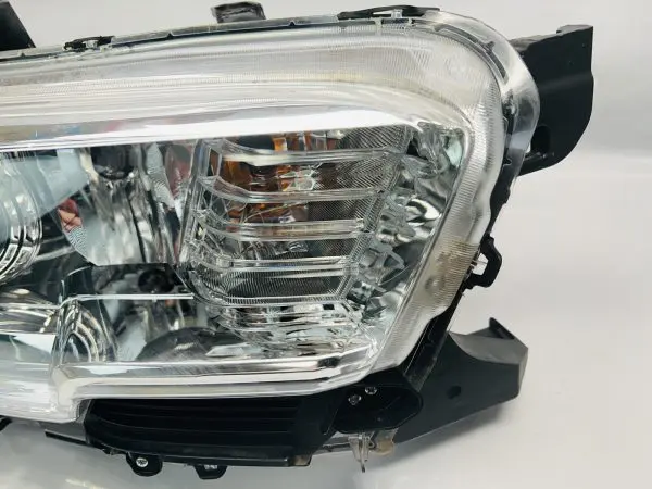 TABS 16 2017 2018 2019 2020 2021 2022 TOYOTA TACOMA HALOGEN RIGHT OEM HEADLIGHT - Image 3