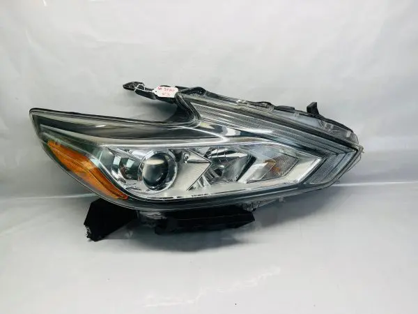 2016 2017 2018 NISSAN ALTIMA HALOGEN FRONT RIGHT OEM HEADLIGHT