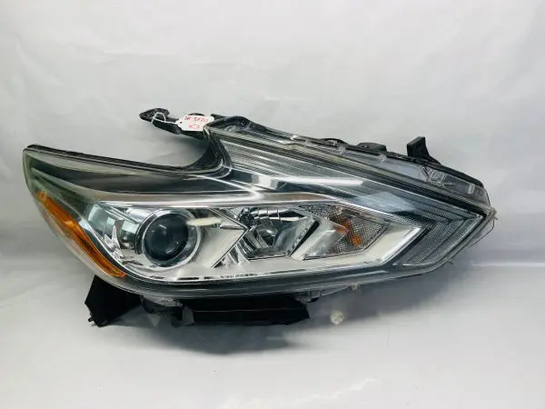 2016 2017 2018 NISSAN ALTIMA HALOGEN FRONT RIGHT OEM HEADLIGHT - Image 2