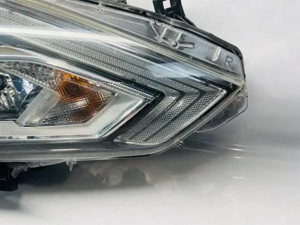 2016 2017 2018 NISSAN ALTIMA HALOGEN FRONT RIGHT OEM HEADLIGHT - Image 3