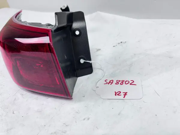 92401J9510  2022 2023 HYUNDAI KONA HALOGEN REAR LEFT OEM TAIL LIGHT - Image 3