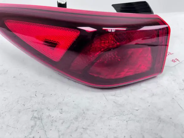 92401J9510  2022 2023 HYUNDAI KONA HALOGEN REAR LEFT OEM TAIL LIGHT - Image 7