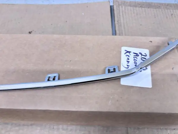 OEM 2016 2017 Honda Accord Front grille lower trim molding chrome 71124-T2F-A51 - Image 3