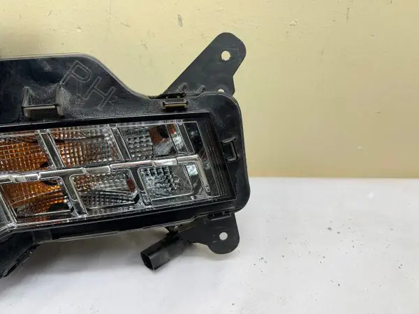 2015 2016 2017 2018 2019 2020 CADILLAC ESCALADE LED FRONT RIGHT OEM FOG LIGHT - Image 2