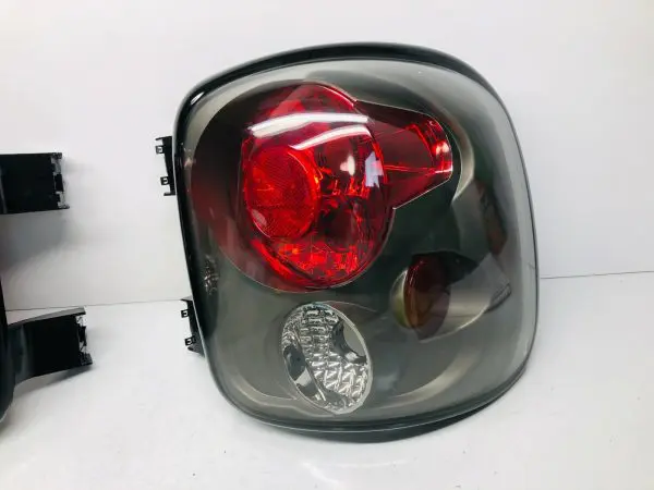 1999 2000 2001 2002 2003 GMC SIERRA REAR LEFT RIGHT TAIL LIGHTS CHEVY SILVERADO - Image 2