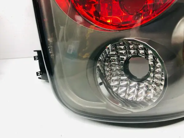 1999 2000 2001 2002 2003 GMC SIERRA REAR LEFT RIGHT TAIL LIGHTS CHEVY SILVERADO - Image 3