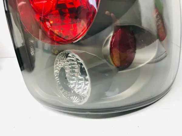 1999 2000 2001 2002 2003 GMC SIERRA REAR LEFT RIGHT TAIL LIGHTS CHEVY SILVERADO - Image 4