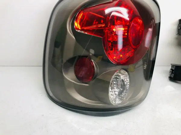 1999 2000 2001 2002 2003 GMC SIERRA REAR LEFT RIGHT TAIL LIGHTS CHEVY SILVERADO - Image 9