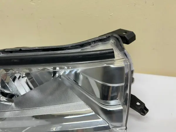 ALL TABS  2017 2018 2019  TOYOTA HIGHLANDER HALOGEN FRONT RIGHT OEM HEADLIGHT - Image 4