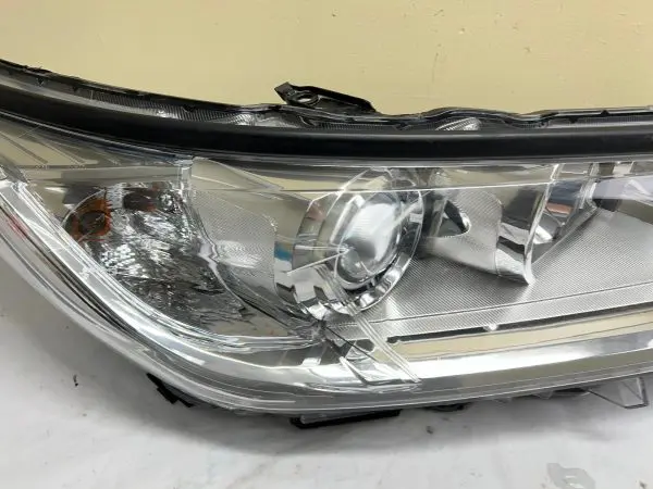 ALL TABS  2017 2018 2019  TOYOTA HIGHLANDER HALOGEN FRONT RIGHT OEM HEADLIGHT - Image 7