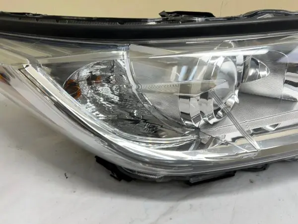ALL TABS  2017 2018 2019  TOYOTA HIGHLANDER HALOGEN FRONT RIGHT OEM HEADLIGHT - Image 8