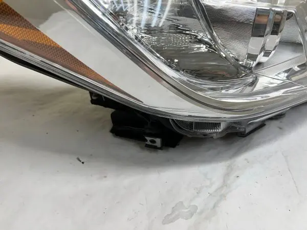 ALL TABS  2017 2018 2019  TOYOTA HIGHLANDER HALOGEN FRONT RIGHT OEM HEADLIGHT - Image 9