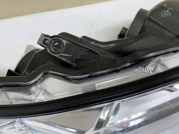 ALL TABS  2017 2018 2019  TOYOTA HIGHLANDER HALOGEN FRONT RIGHT OEM HEADLIGHT - Image 14