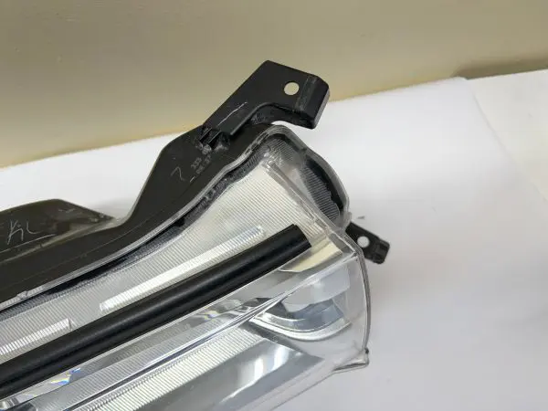 ALL TABS  2017 2018 2019  TOYOTA HIGHLANDER HALOGEN FRONT RIGHT OEM HEADLIGHT - Image 16