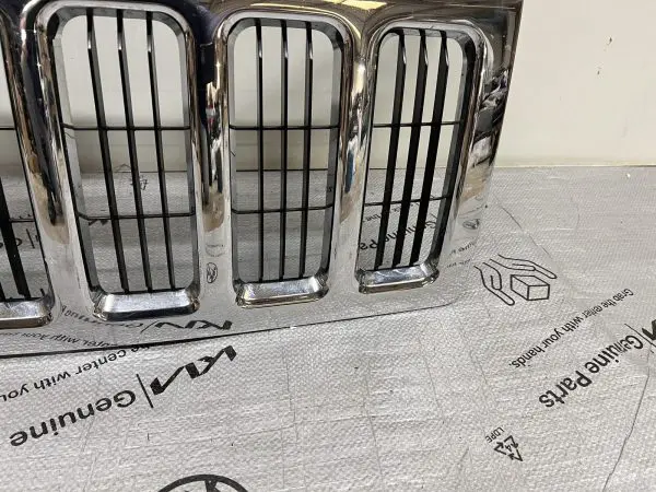 2006 2007 2008 2009 2010 JEEP COMMANDER CHROME OEM GRILLE - Image 4