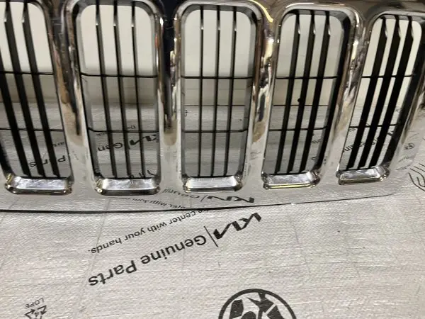 2006 2007 2008 2009 2010 JEEP COMMANDER CHROME OEM GRILLE - Image 5