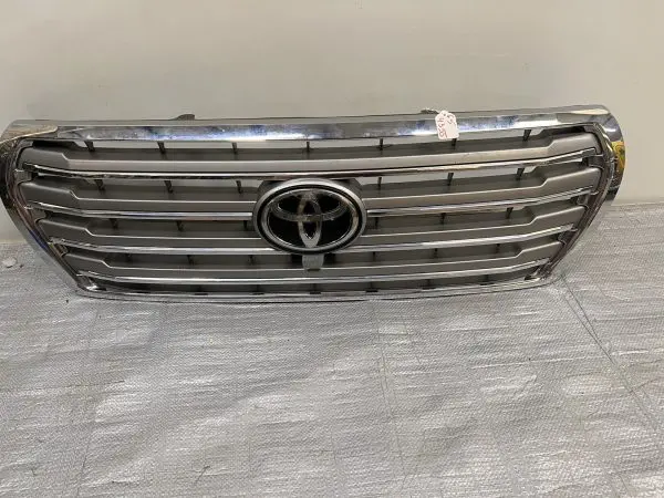 2011 2012 2013 2014 TOYOTA LAND CRUISER FRONT OEM GRILLE GENUINE DAMAGED