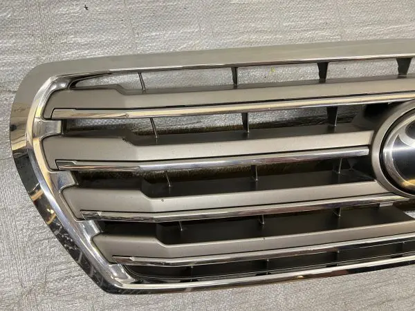 2011 2012 2013 2014 TOYOTA LAND CRUISER FRONT OEM GRILLE GENUINE DAMAGED - Image 8