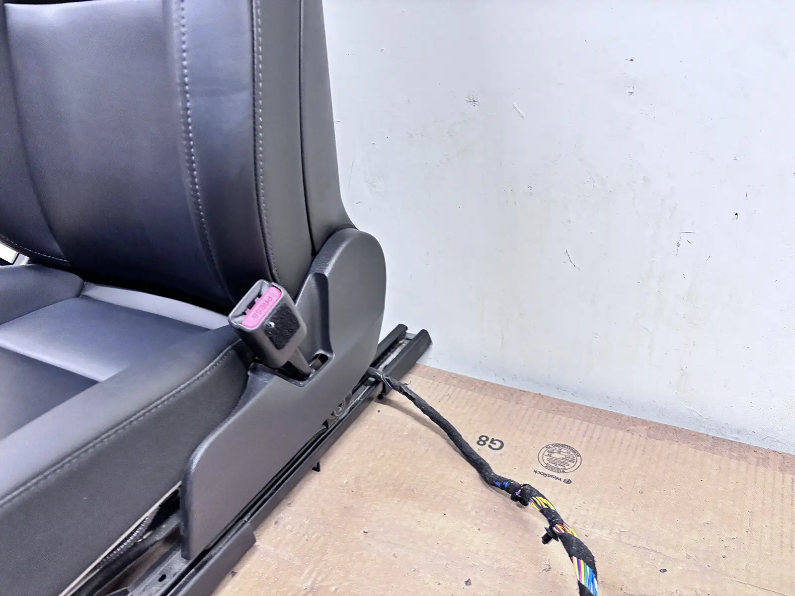 OEM 1456943-00-C 2017-2021 2022 2023 Tesla Model 3 Front Right Passenger Seat - Image 3