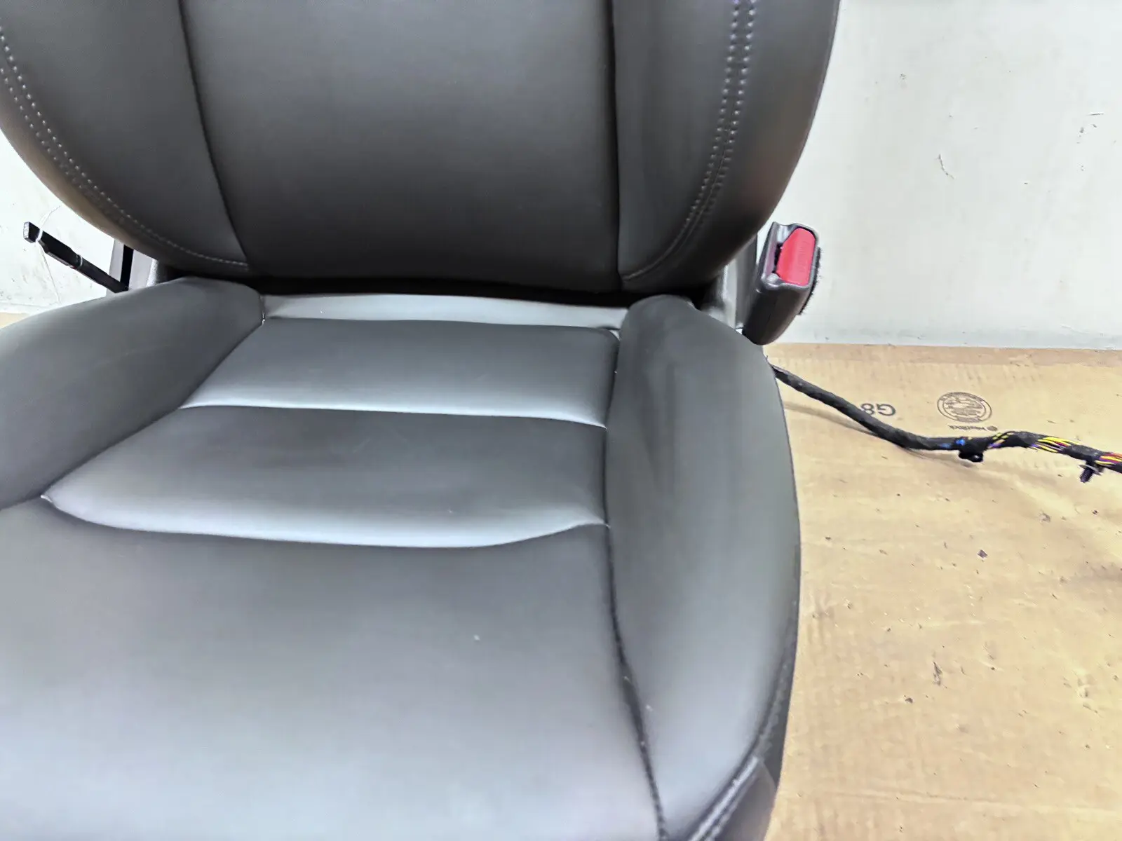 OEM 1456943-00-C 2017-2021 2022 2023 Tesla Model 3 Front Right Passenger Seat - Image 4