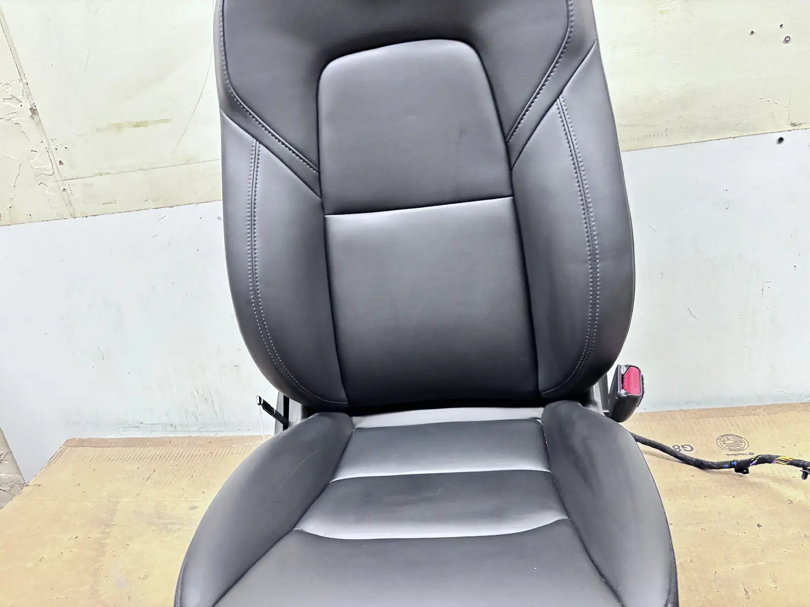 OEM 1456943-00-C 2017-2021 2022 2023 Tesla Model 3 Front Right Passenger Seat - Image 10